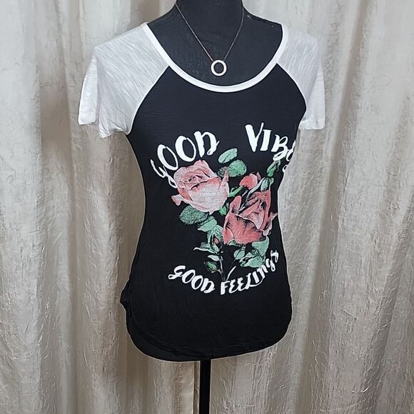 Good Vibes Black T-Shirt - Picture 4 of 12